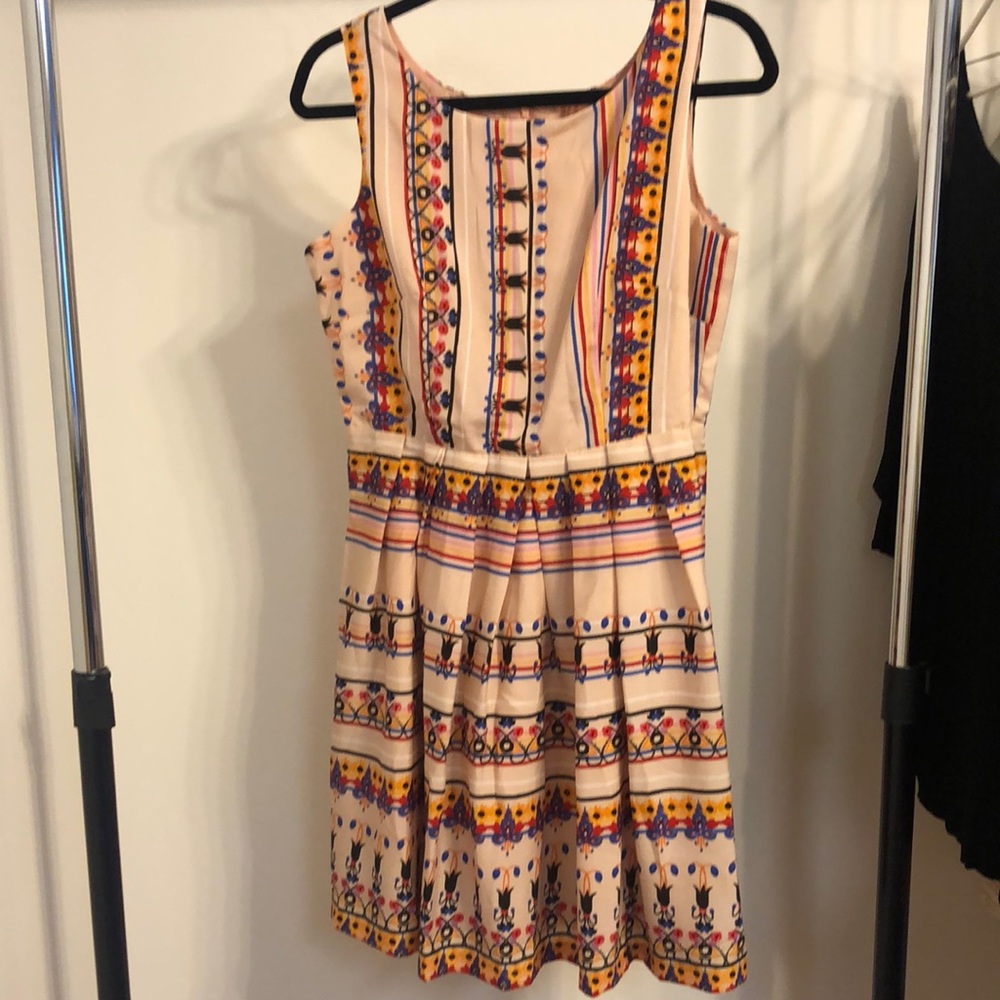 Lavand. sleeveless patterned midi dress